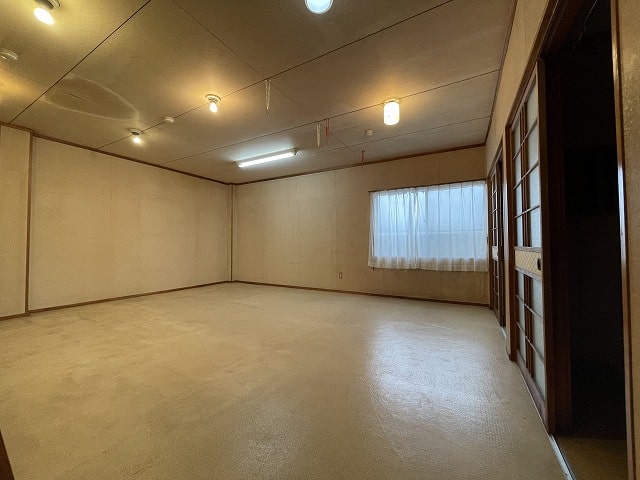 ２階は複数の小部屋が有ります。※住むのは禁止です。