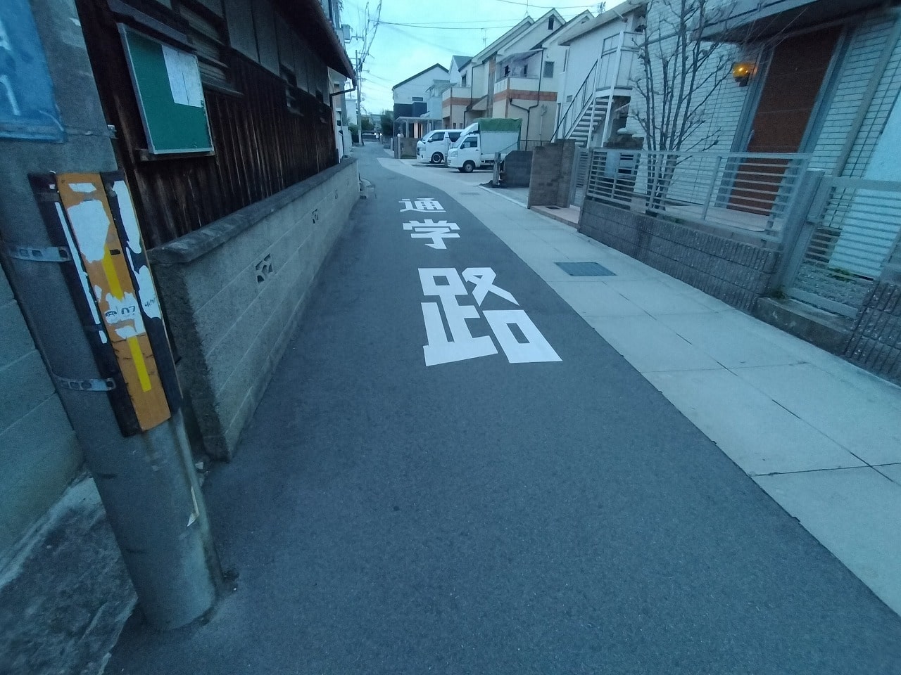 前面道路やや狭いです