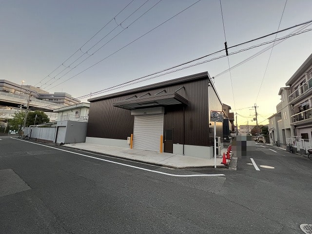 平屋建倉庫です。