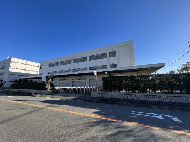 大型車両も駐車可能です。