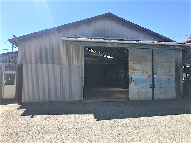 平家建て倉庫です。