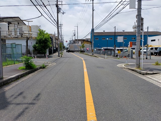前面道路になります。