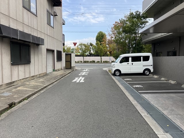 2ｔ車の通行がギリギリです。