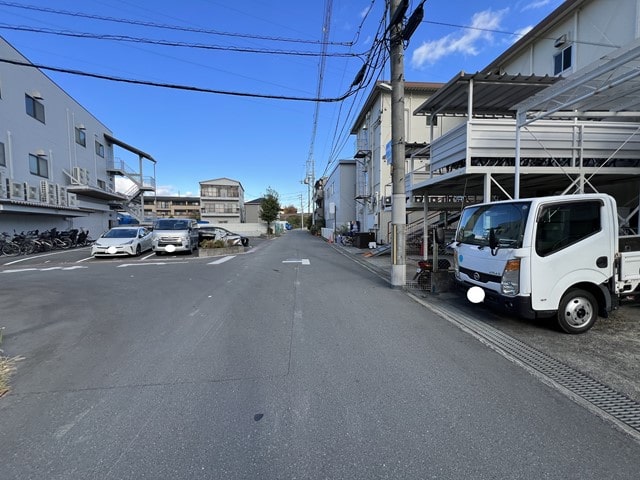 2ｔ車の通行がギリギリです。