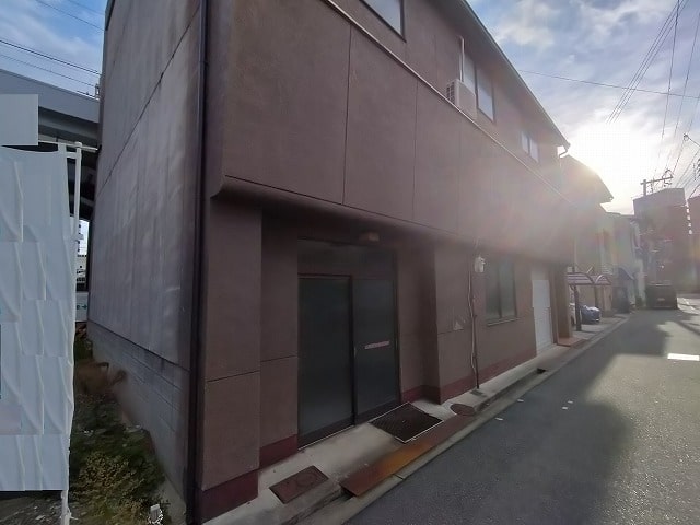 上が住居になってます。