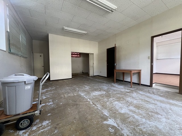 倉庫及び軽作業場となっております。