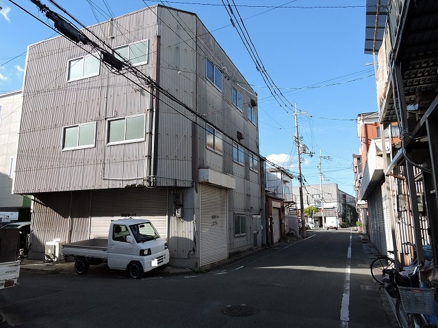 以前は車関係の会社が使用していました。