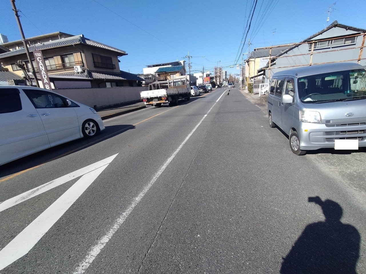 幹線道路沿いにございます