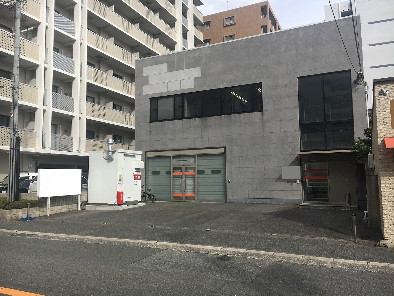前面駐車場あります。