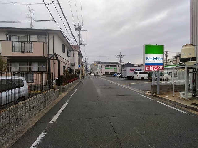 コンビニすぐ横！