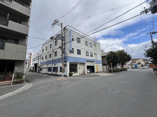 角地の物件となります。