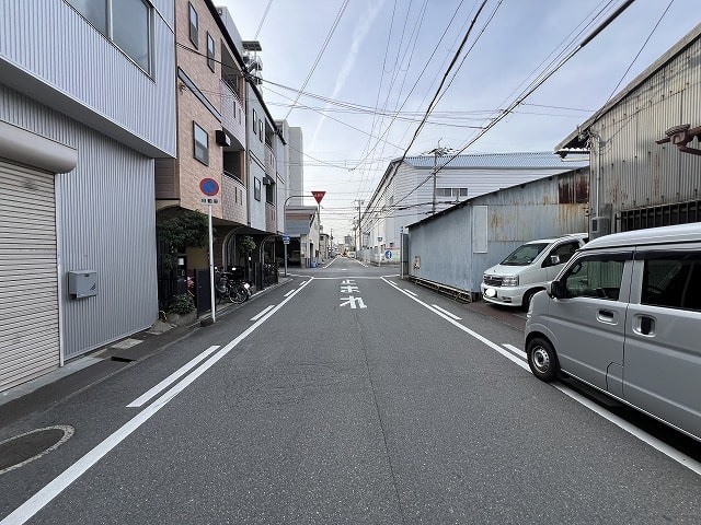 一方通行道路となっております。