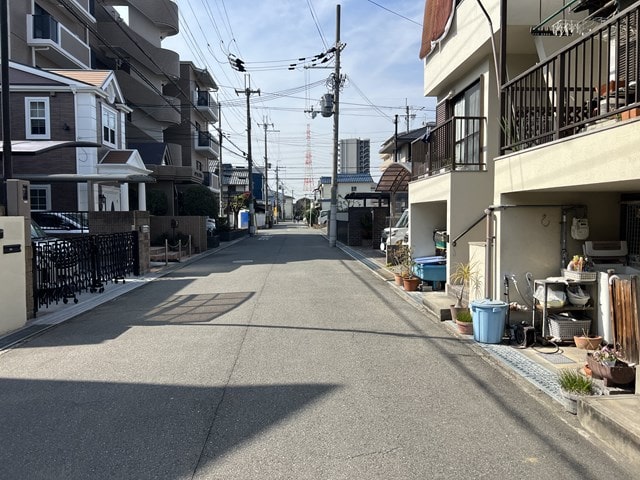 前面道路は2ｔ車の通行がギリギリです。