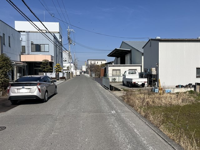 幹線道路から侵入した道になります。