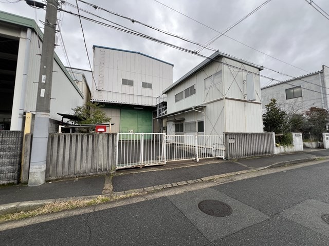 2階建事務所付きです。