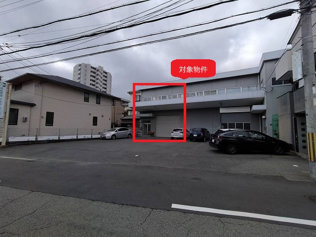 前面に駐車スペースあります。