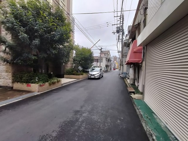 幹線道路から入れます。