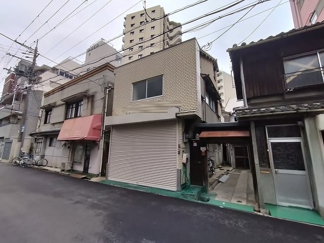 一階がメインの倉庫となっております。