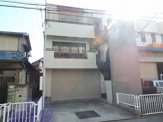 前面にトラック駐車できます