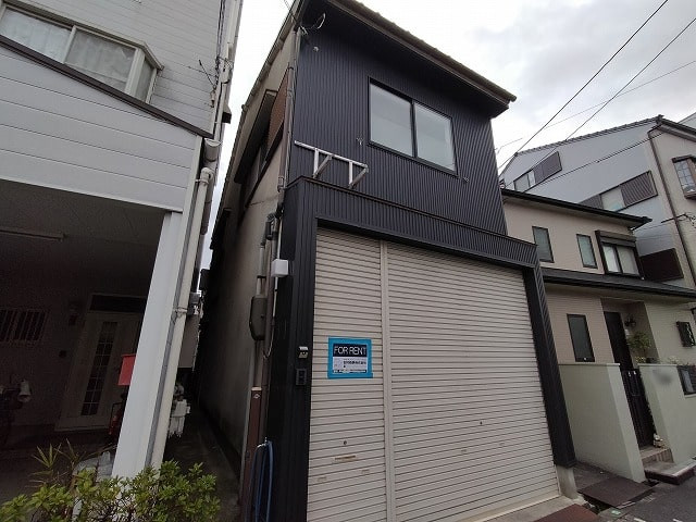 TVモニター付きのインターホンが付きです。