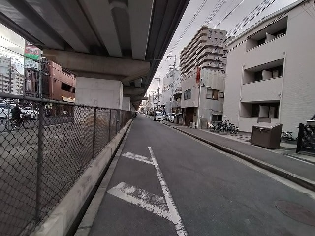前面道路の交通量は少ないです。