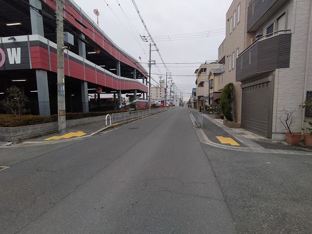 南側は住宅街です。