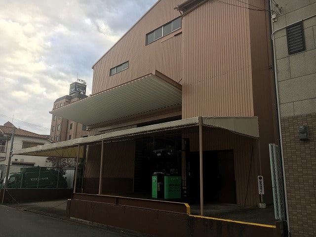 裏からも搬入可能です。