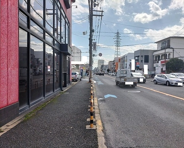 前面道路も広々！