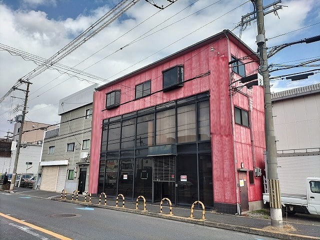 3階建となっております。
