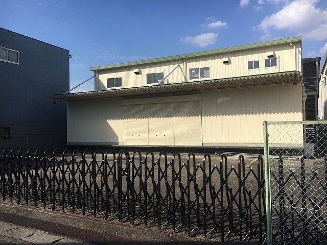 裏側の出入口です。