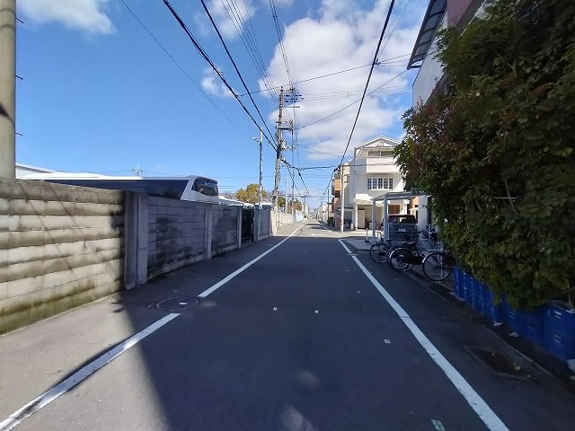 前面道路は一方通行になります。