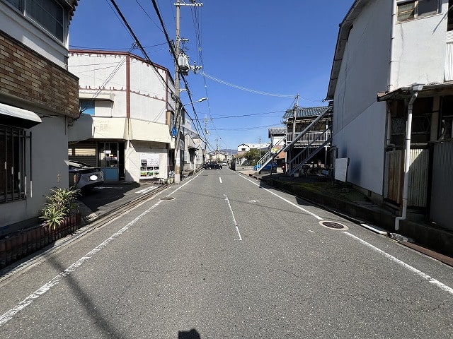 前面道路に大型車規制はございません。