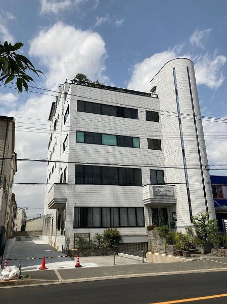 東大阪市西堤の売ビルです。