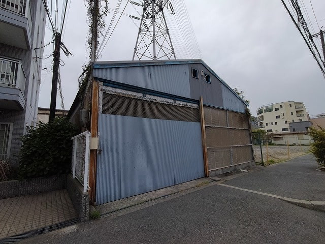 平屋建ての倉庫です！