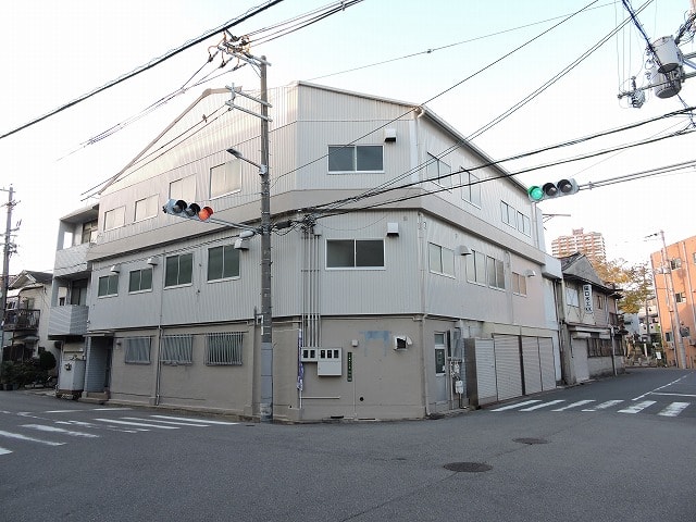 3階建倉庫　事務所付きです。