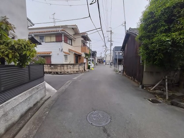 北側前面道路です。