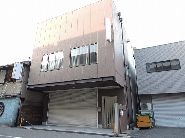 リフト付き倉庫