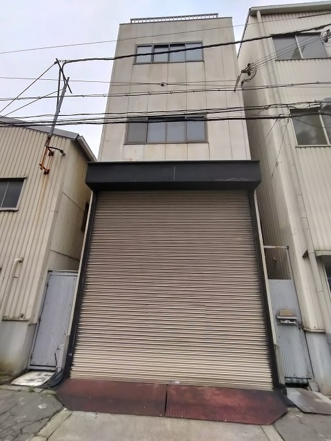 屋上含め4階建てになります