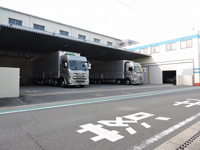 大型トラック搬入可能
