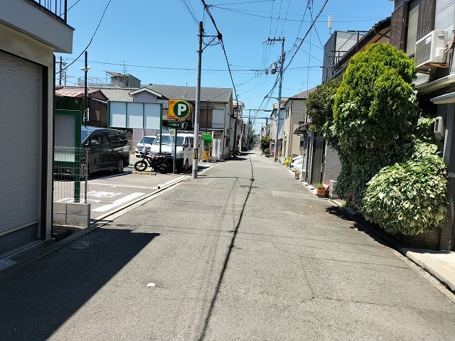 最寄り駅までは徒歩10分程度で迎えます