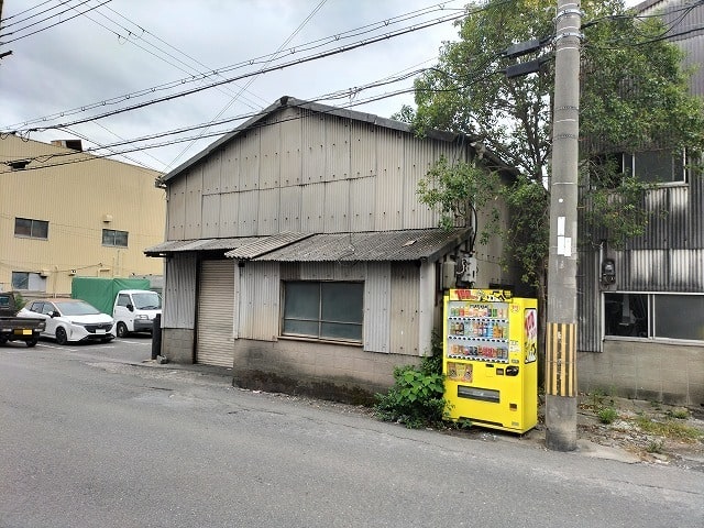 中にはトイレがついております