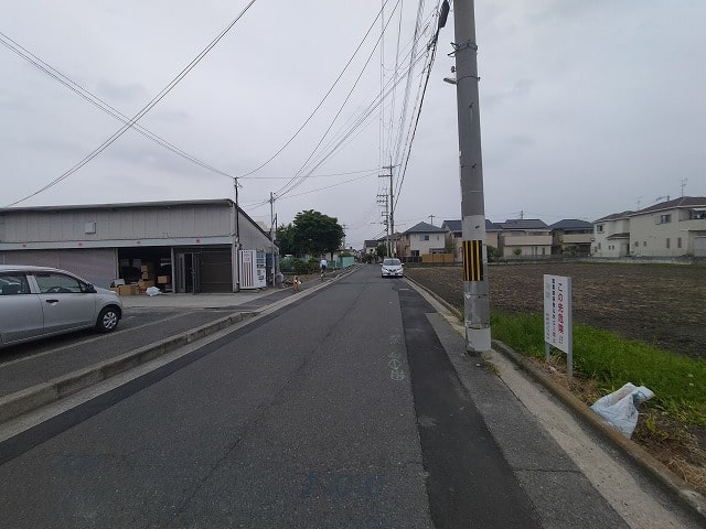 車通りは少なめです。