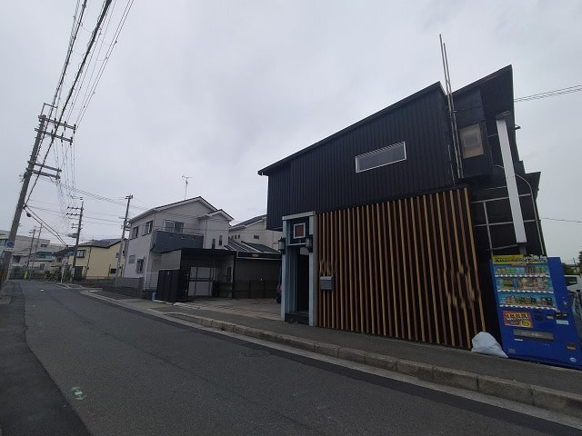 近隣は住宅街となっております。