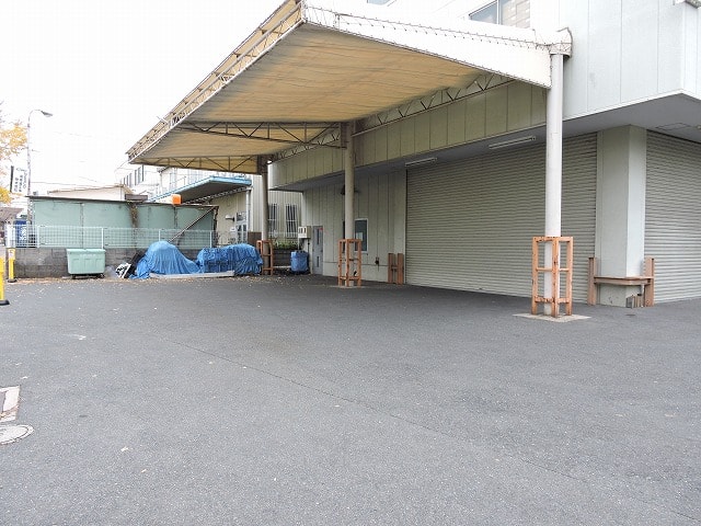 吹田駅から徒歩15分の倉庫