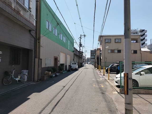 軽量鉄骨のスレート葺になります