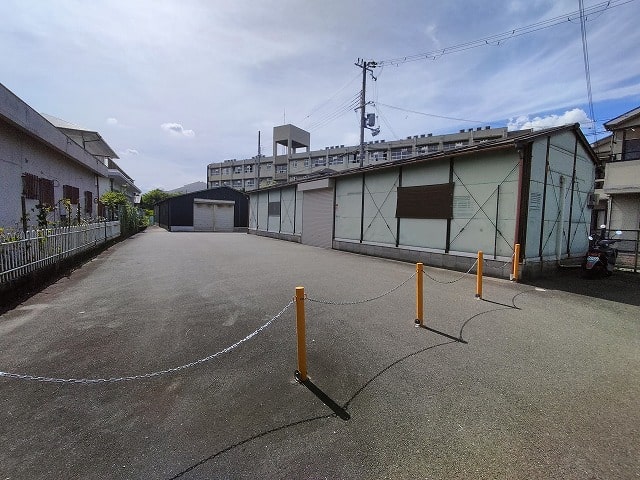 広い敷地ですね