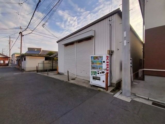 住宅街なので、倉庫としての使用
