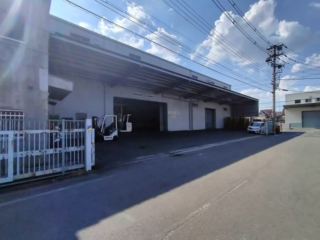 前面道路広々としております。