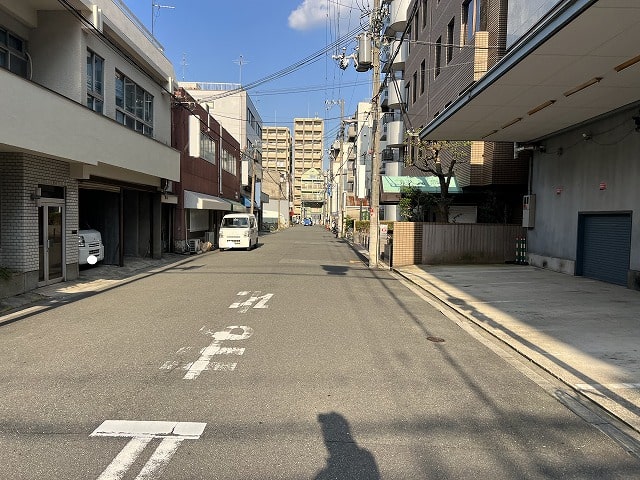 一方通行道路になります。