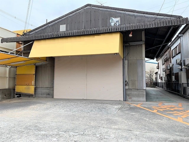 ２階建ての建物です。